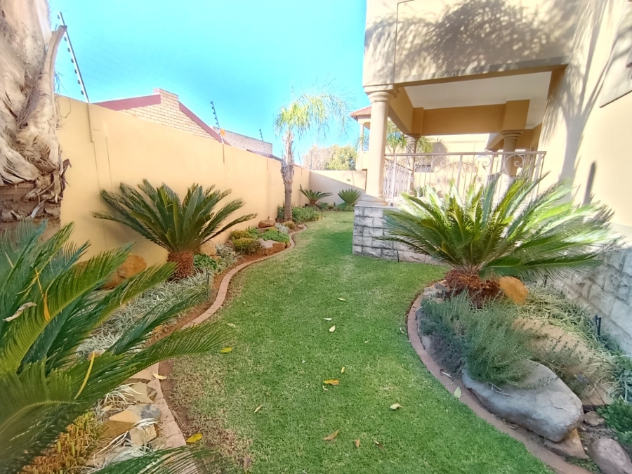 5 Bedroom Property for Sale in Kiepersol Free State